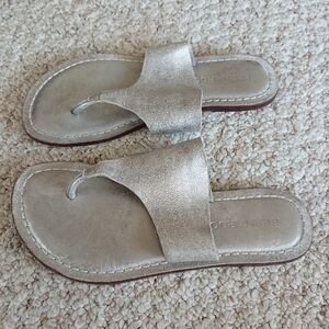 Bernardo Monica Thong Silver Sandals size 6